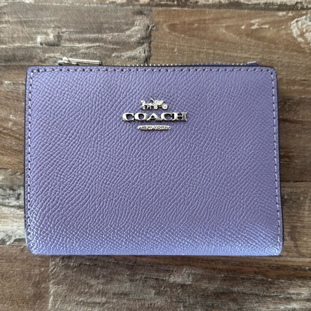 Coach wallet. Excellent used condition.
